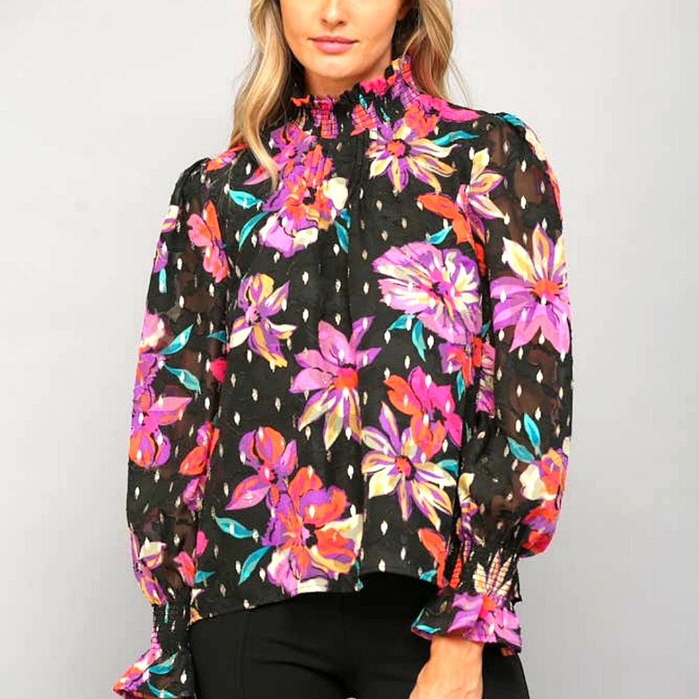 NWT Fate Foil Detail Top ❤️